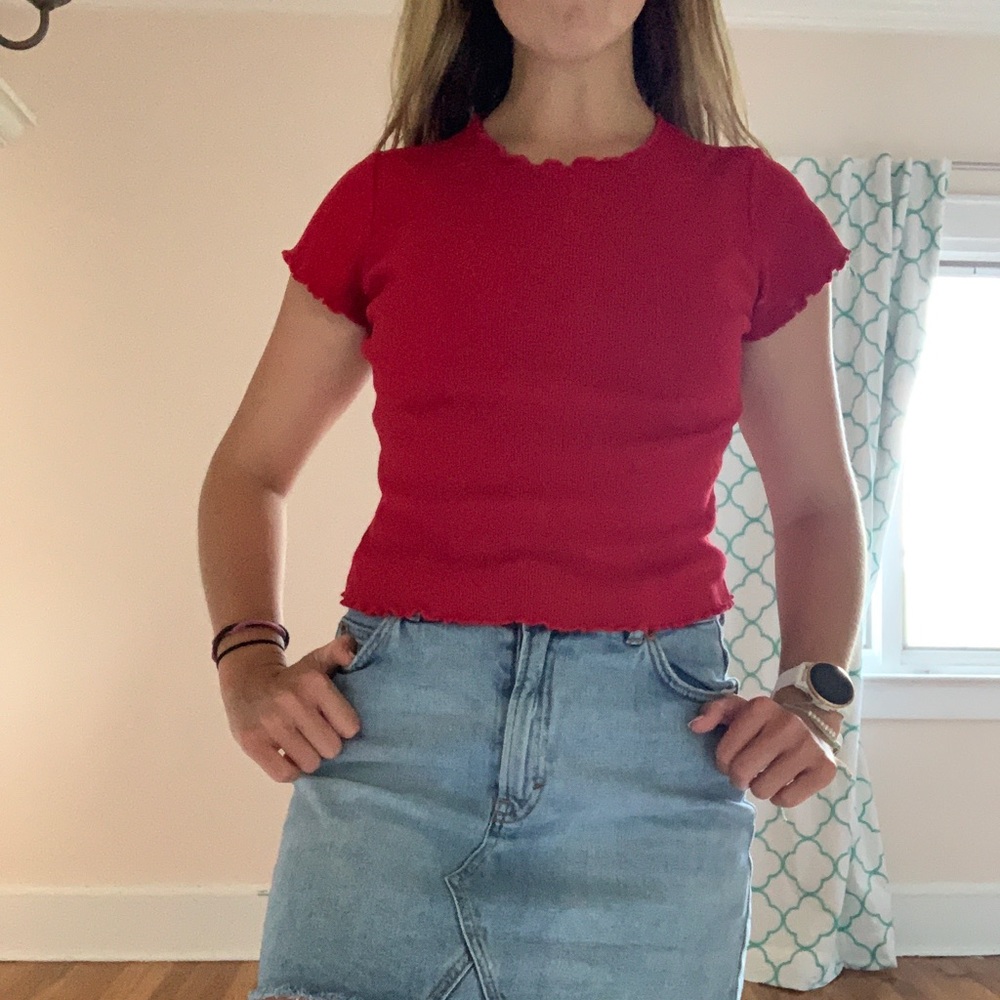 Brandy Melville lettuce hem tee